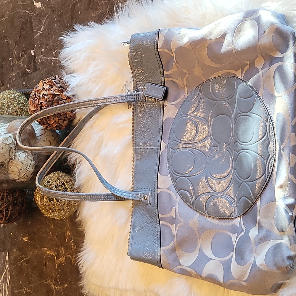 Coach Tote bag, used condition, handles are worn but a great bag overall